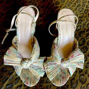 Perfect for summer weddings!!!!Beautiful lightly worn